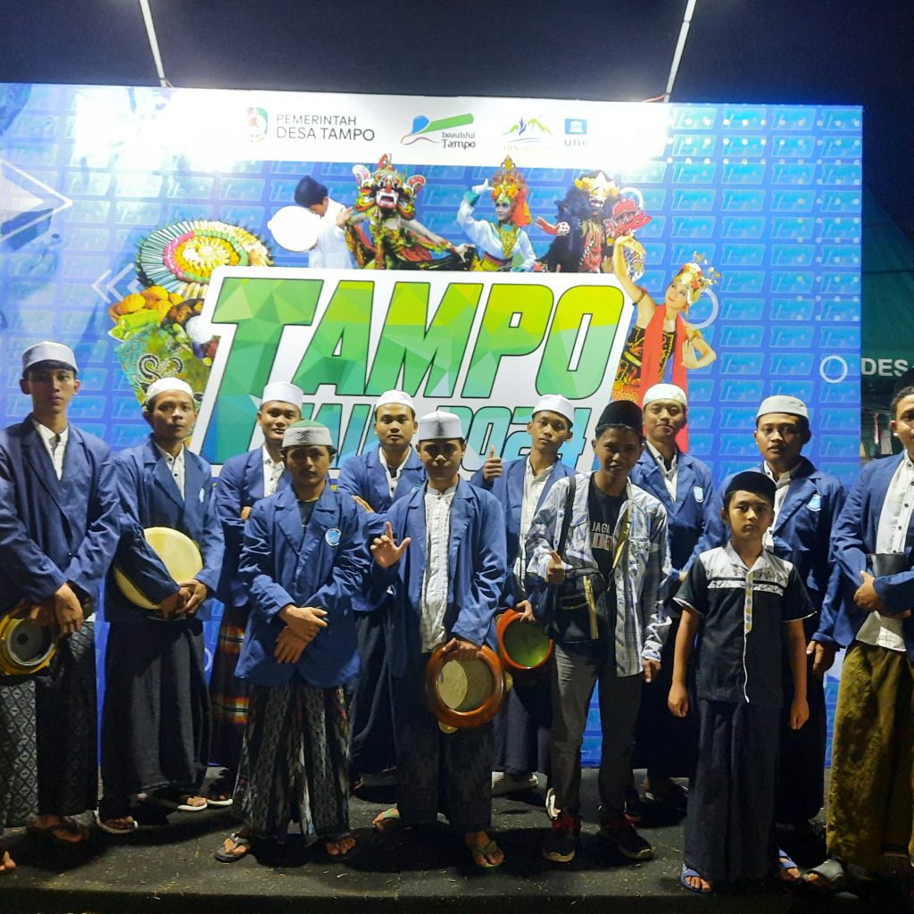 PENAMPILAN HADRAH MAHASISWA POLITEKNIK MITRA GLOBAL DALAM EVENT TAMPO FAIR 2024